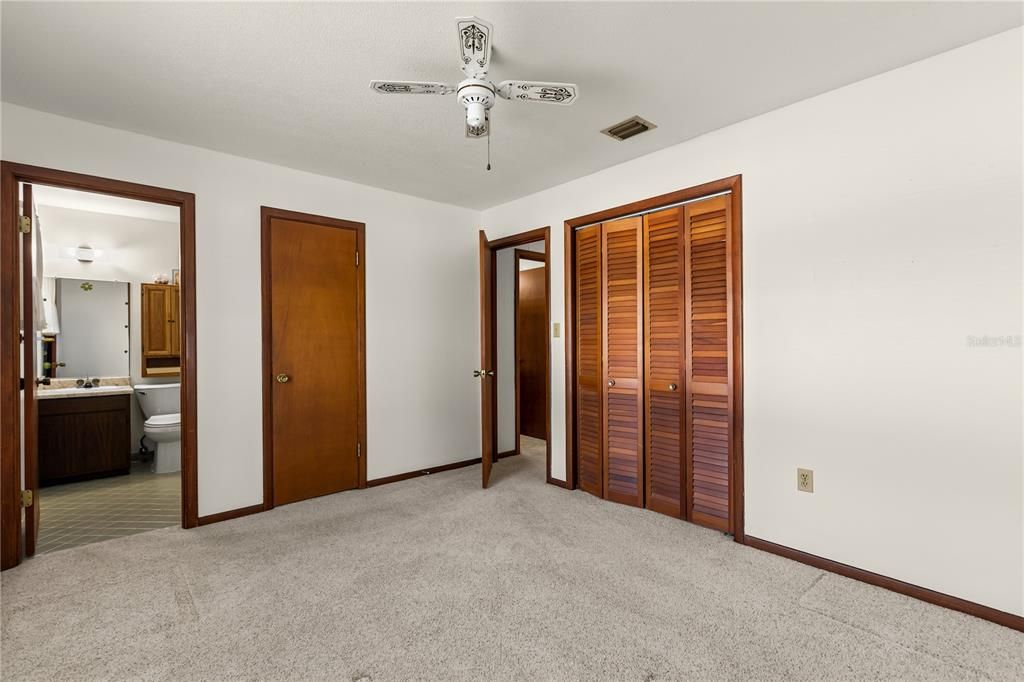 For Sale: $270,000 (3 beds, 2 baths, 1986 Square Feet)