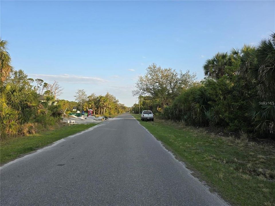 На продажу: $18,000 (0.23 acres)