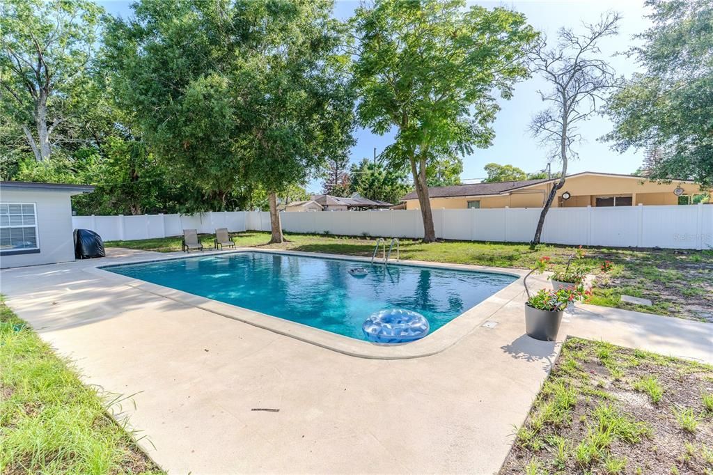 Activo con contrato: $325,000 (4 camas, 3 baños, 1438 Pies cuadrados)