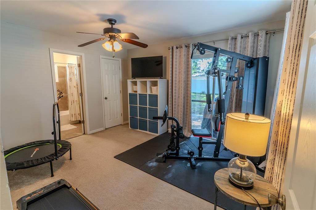 Activo con contrato: $325,000 (4 camas, 3 baños, 1438 Pies cuadrados)