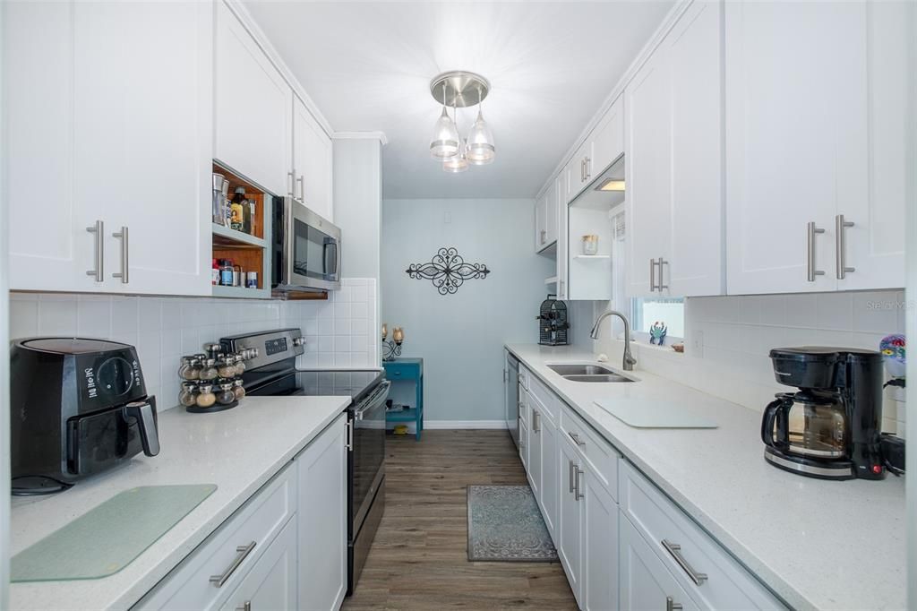 На продажу: $355,000 (2 спален, 2 ванн, 1102 Квадратных фут)
