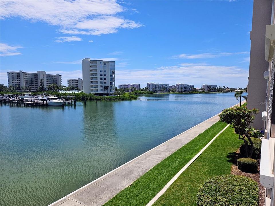For Rent: $2,400 (2 beds, 2 baths, 1235 Square Feet)