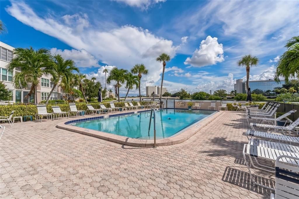 For Rent: $2,400 (2 beds, 2 baths, 1235 Square Feet)