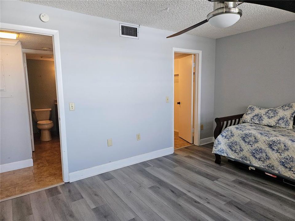 For Rent: $2,400 (2 beds, 2 baths, 1235 Square Feet)