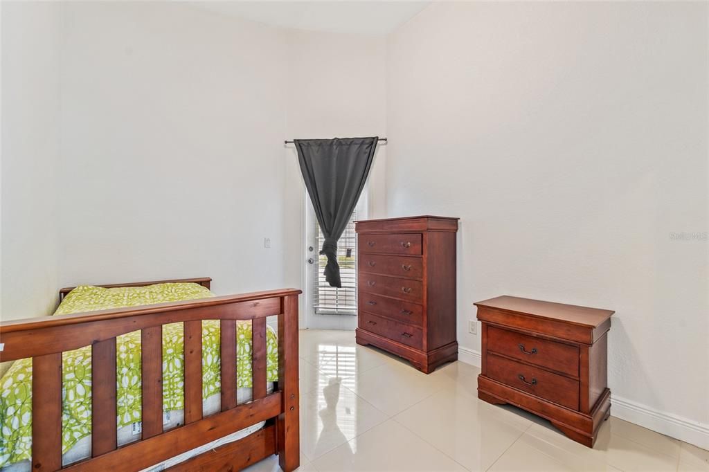 В аренду: $3,300 (6 спален, 3 ванн, 2169 Квадратных фут)