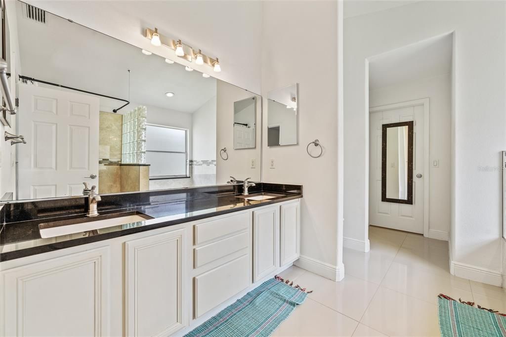 В аренду: $3,300 (6 спален, 3 ванн, 2169 Квадратных фут)