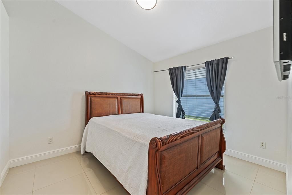В аренду: $3,300 (6 спален, 3 ванн, 2169 Квадратных фут)