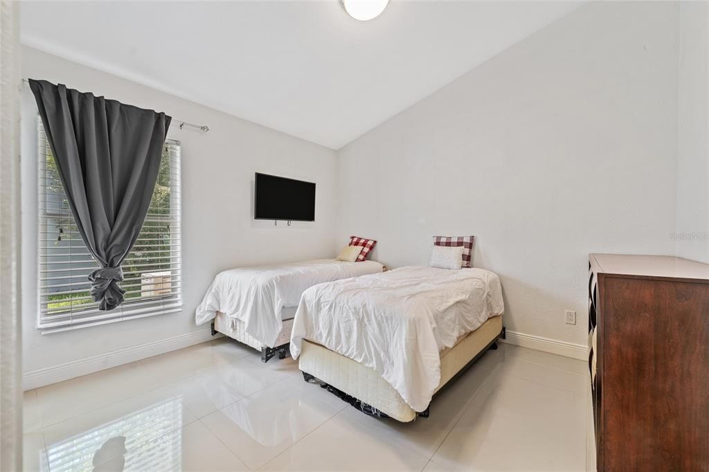 В аренду: $3,300 (6 спален, 3 ванн, 2169 Квадратных фут)