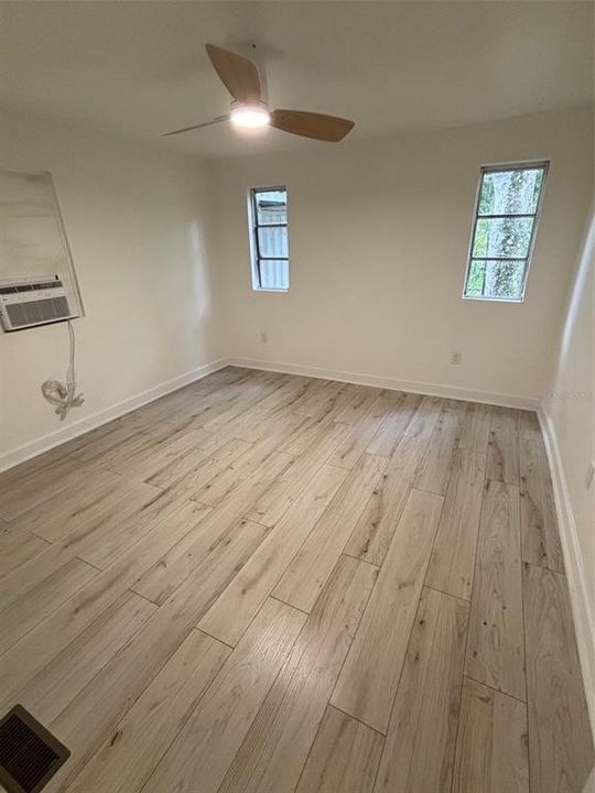 For Sale: $205,000 (3 beds, 2 baths, 800 Square Feet)
