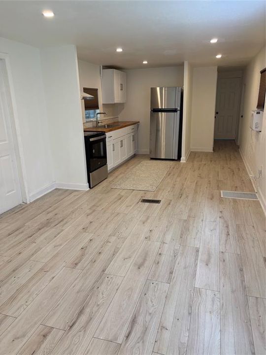 For Sale: $205,000 (3 beds, 2 baths, 800 Square Feet)