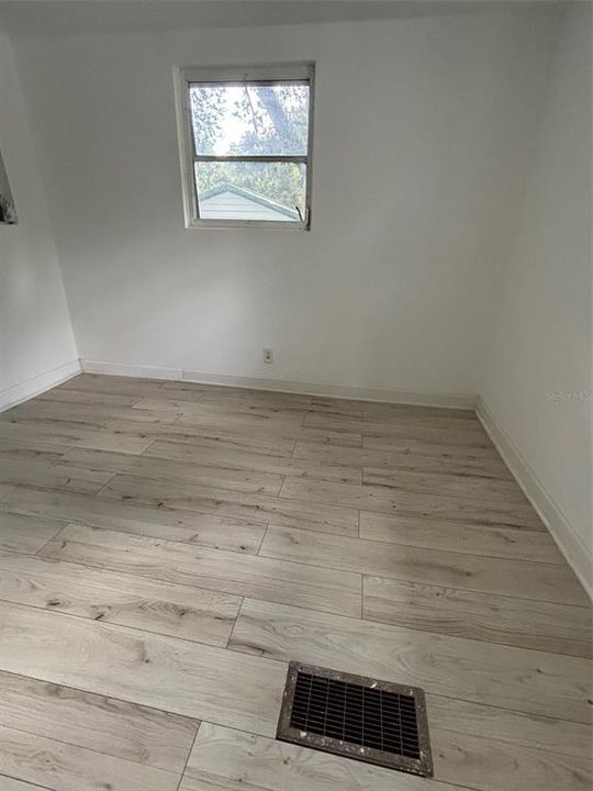 For Sale: $205,000 (3 beds, 2 baths, 800 Square Feet)