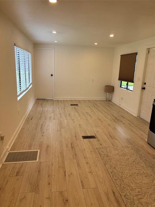 For Sale: $205,000 (3 beds, 2 baths, 800 Square Feet)