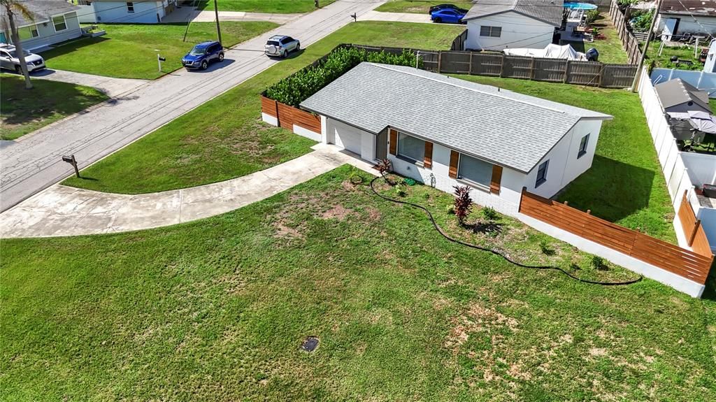 На продажу: $325,000 (2 спален, 1 ванн, 780 Квадратных фут)