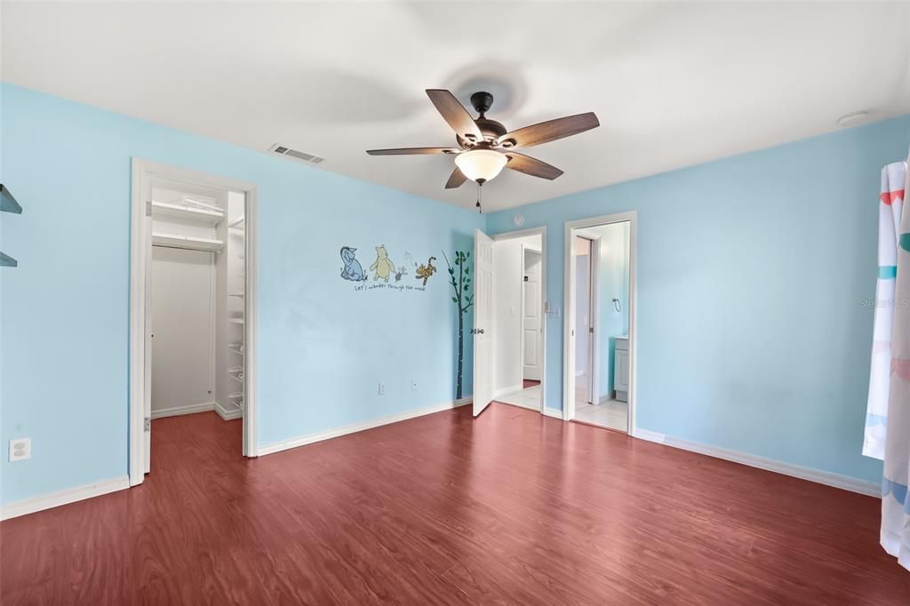 For Sale: $215,000 (3 beds, 2 baths, 1481 Square Feet)