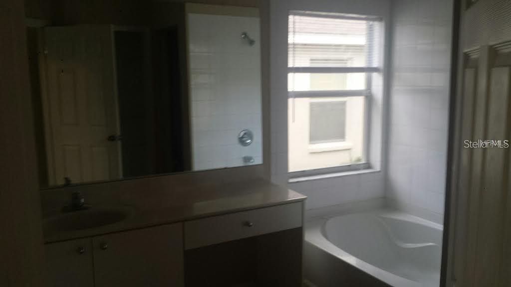 В аренду: $2,400 (4 спален, 2 ванн, 1504 Квадратных фут)