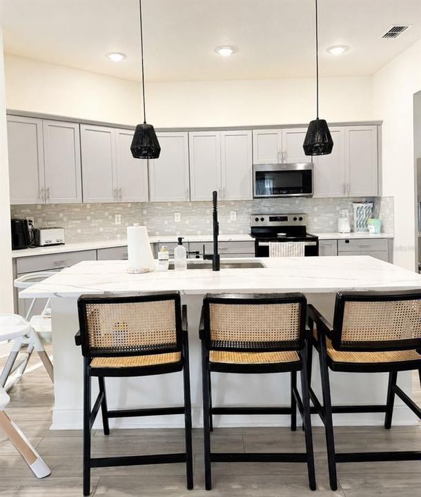 For Sale: $399,995 (4 beds, 2 baths, 2022 Square Feet)