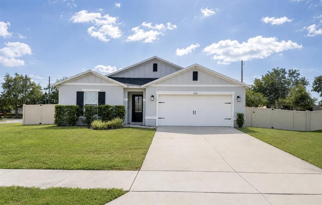 For Sale: $399,995 (4 beds, 2 baths, 2022 Square Feet)