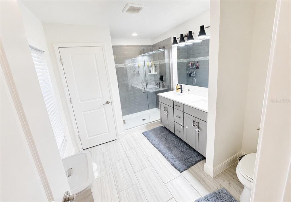 For Sale: $399,995 (4 beds, 2 baths, 2022 Square Feet)