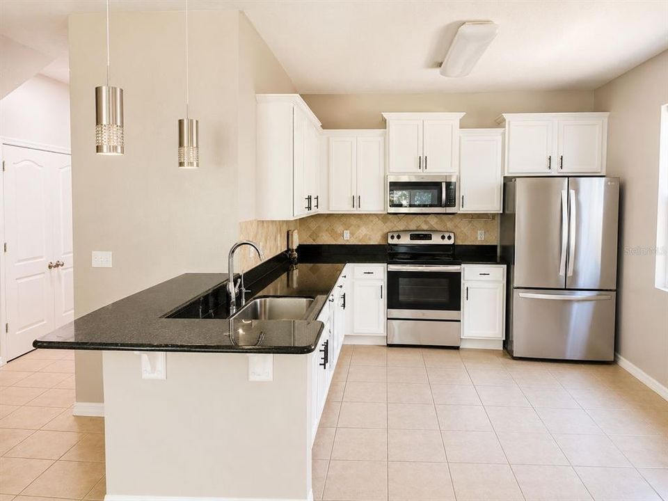 For Rent: $1,950 (3 beds, 2 baths, 1588 Square Feet)