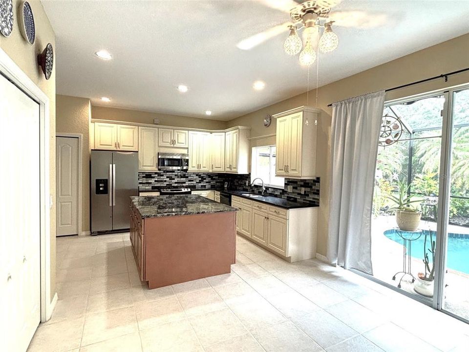 En Venta: $795,000 (5 camas, 3 baños, 3865 Pies cuadrados)