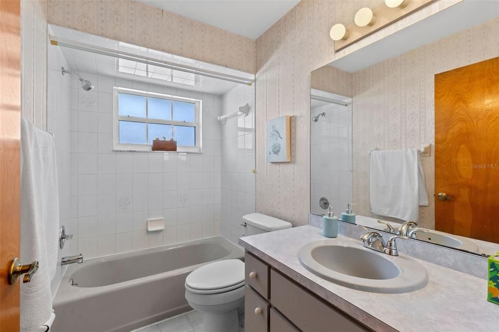 На продажу: $339,900 (3 спален, 2 ванн, 1875 Квадратных фут)