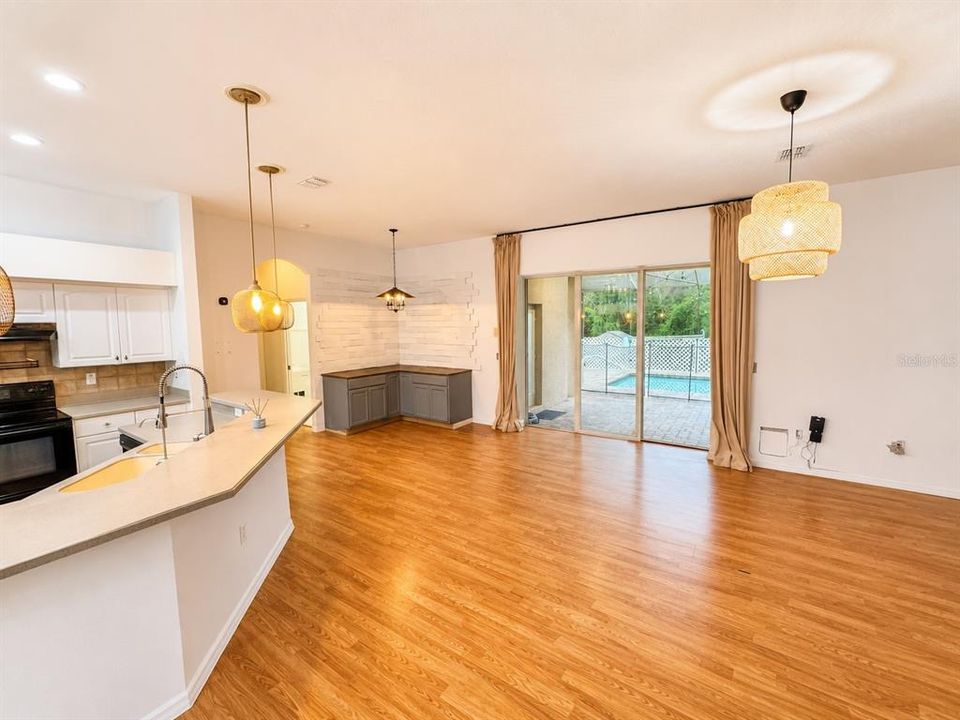 En Venta: $410,000 (3 camas, 2 baños, 1699 Pies cuadrados)