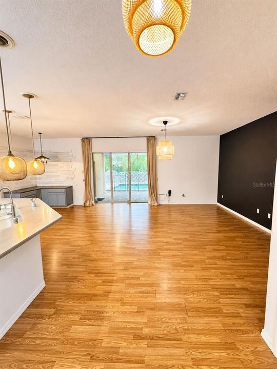 En Venta: $410,000 (3 camas, 2 baños, 1699 Pies cuadrados)