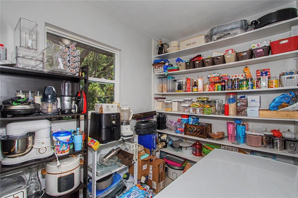 На продажу: $298,900 (4 спален, 1 ванн, 1775 Квадратных фут)