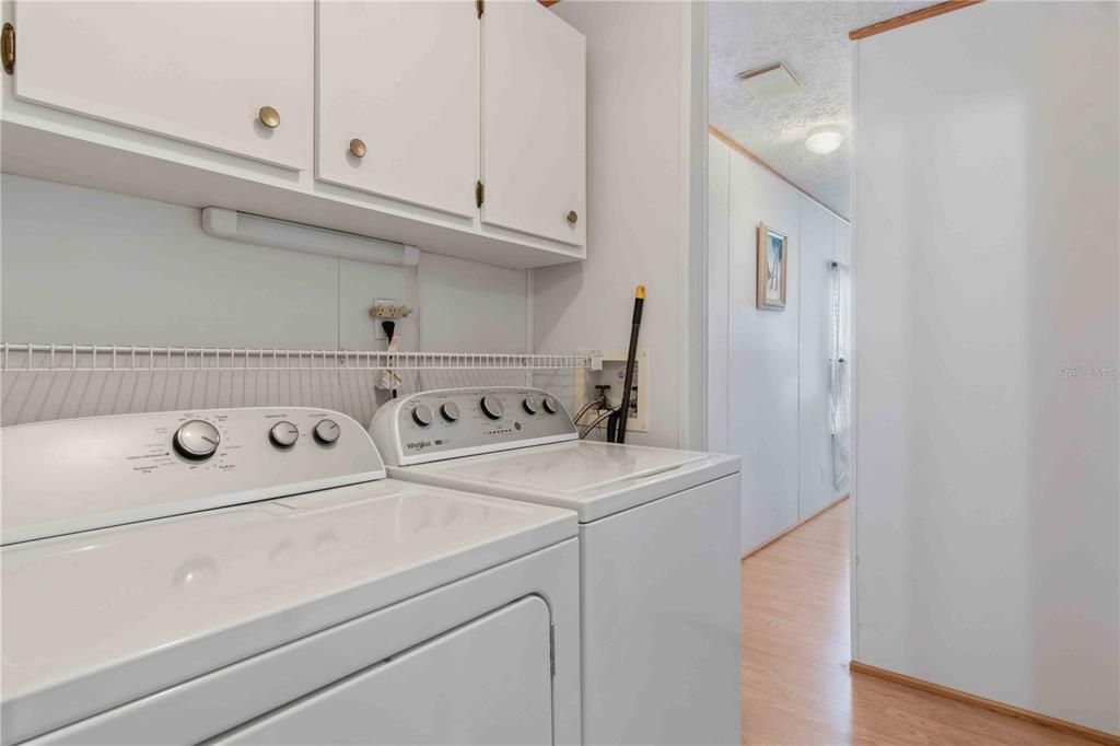 For Sale: $136,000 (2 beds, 2 baths, 896 Square Feet)