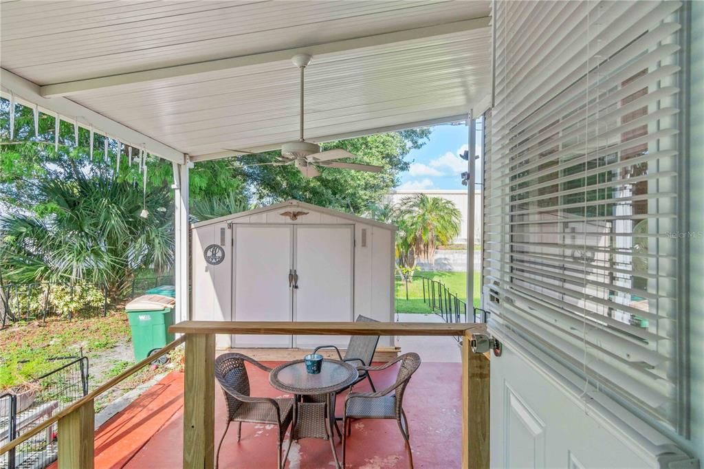 For Sale: $136,000 (2 beds, 2 baths, 896 Square Feet)