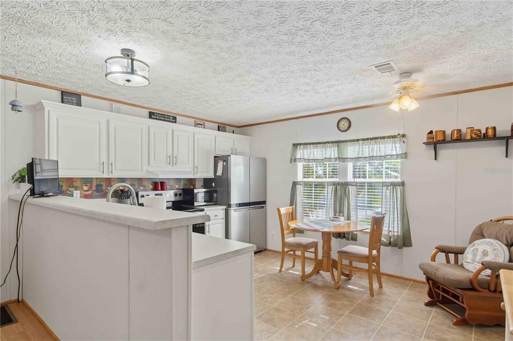 For Sale: $136,000 (2 beds, 2 baths, 896 Square Feet)