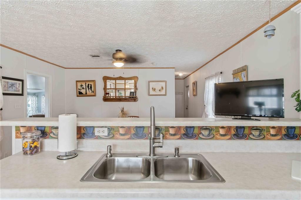 For Sale: $136,000 (2 beds, 2 baths, 896 Square Feet)