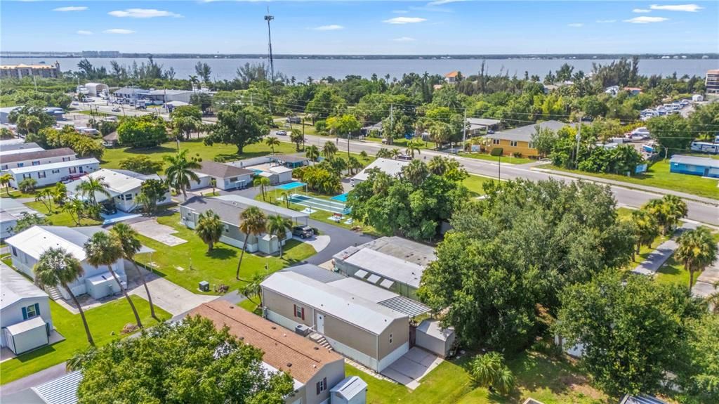 For Sale: $136,000 (2 beds, 2 baths, 896 Square Feet)