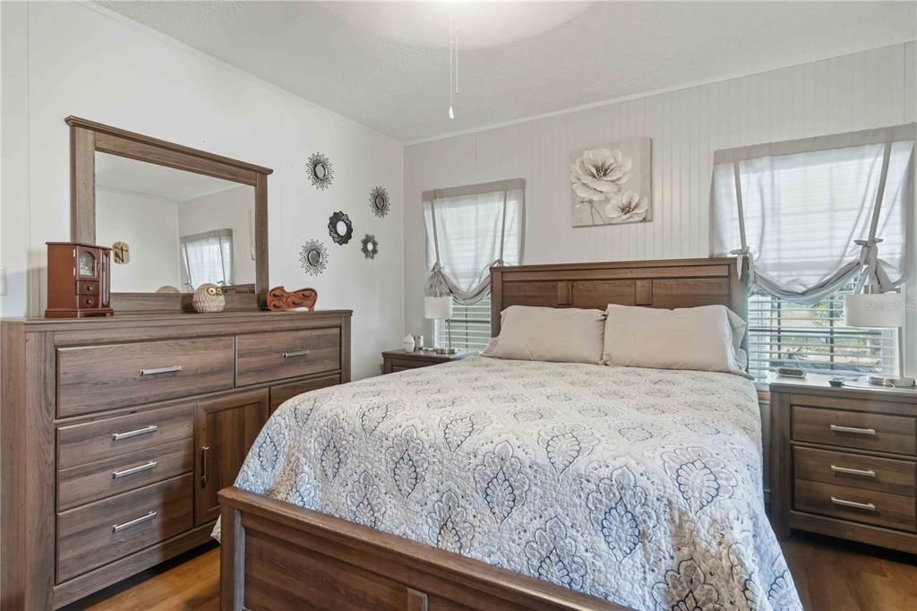 For Sale: $136,000 (2 beds, 2 baths, 896 Square Feet)
