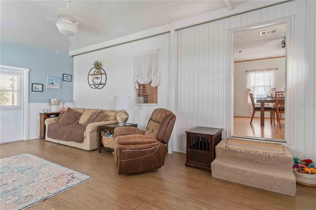 For Sale: $136,000 (2 beds, 2 baths, 896 Square Feet)