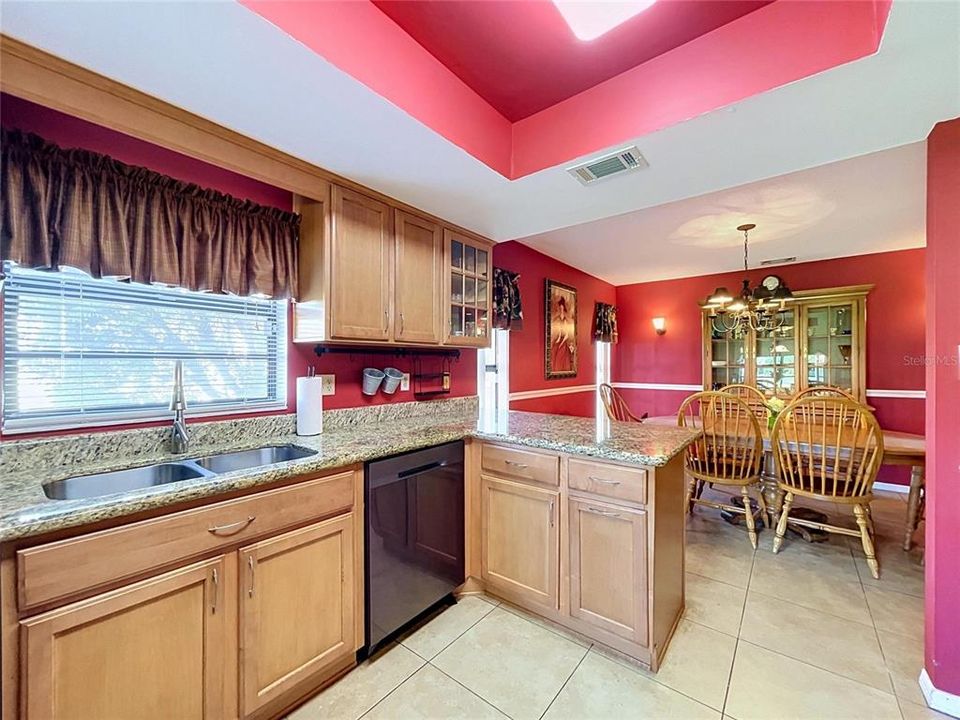На продажу: $199,500 (2 спален, 2 ванн, 1403 Квадратных фут)