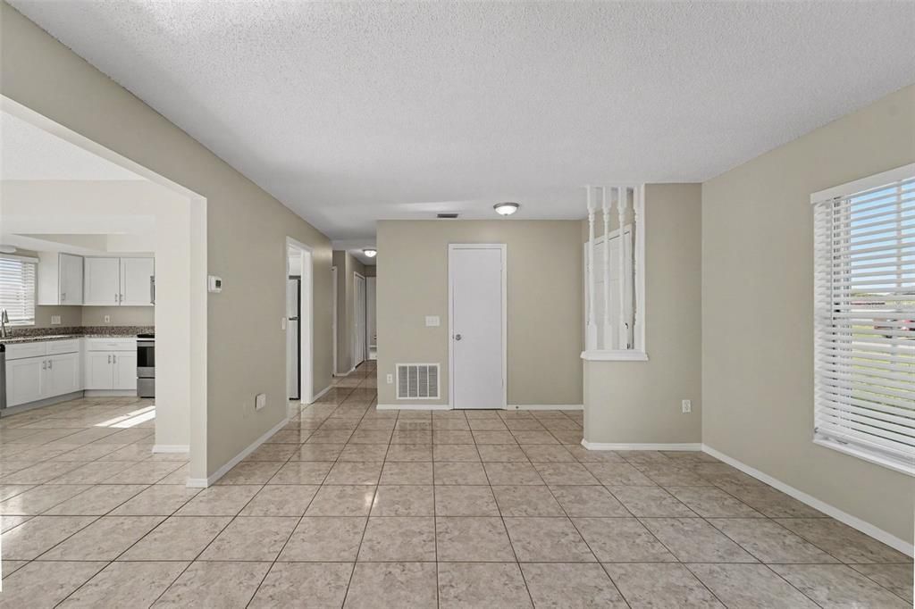 En Venta: $334,900 (3 camas, 2 baños, 1196 Pies cuadrados)