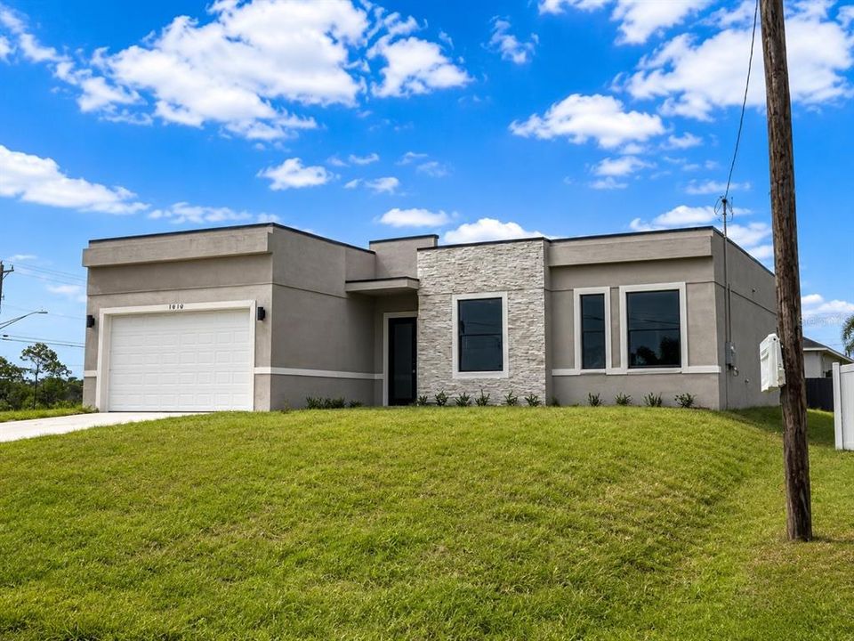 For Sale: $310,000 (3 beds, 2 baths, 1597 Square Feet)