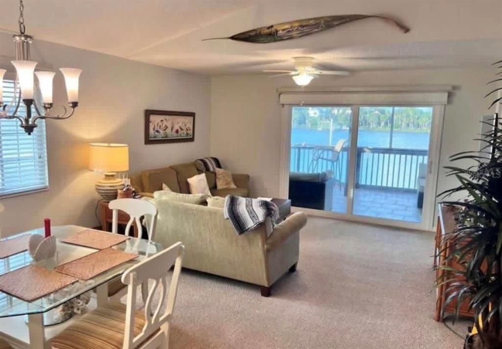 En Venta: $339,000 (2 camas, 2 baños, 1140 Pies cuadrados)