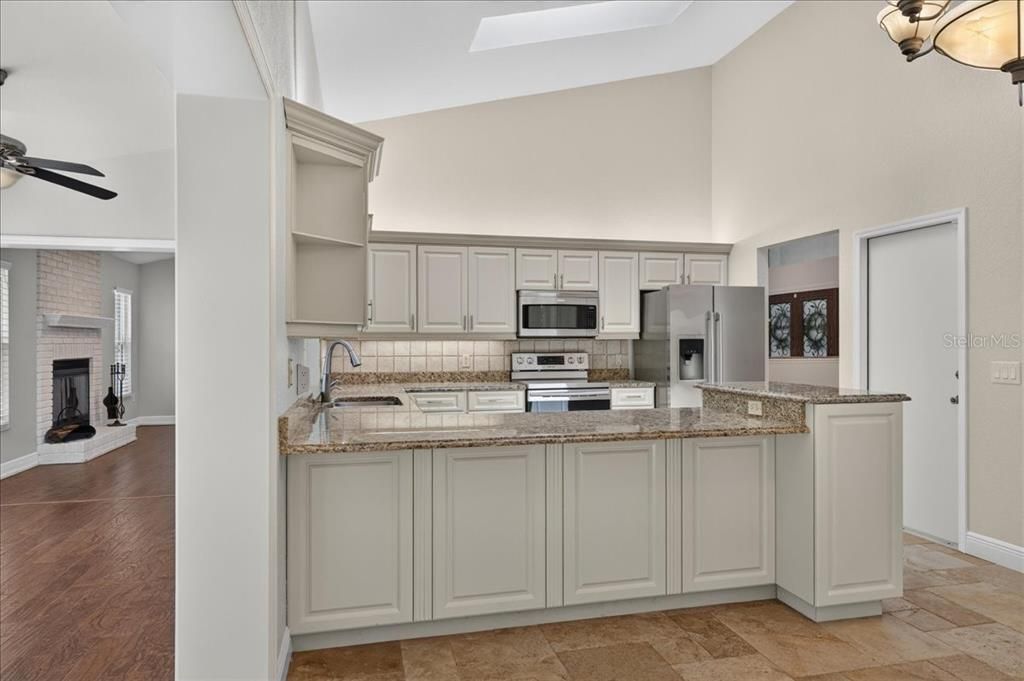 En Venta: $615,000 (3 camas, 3 baños, 2538 Pies cuadrados)