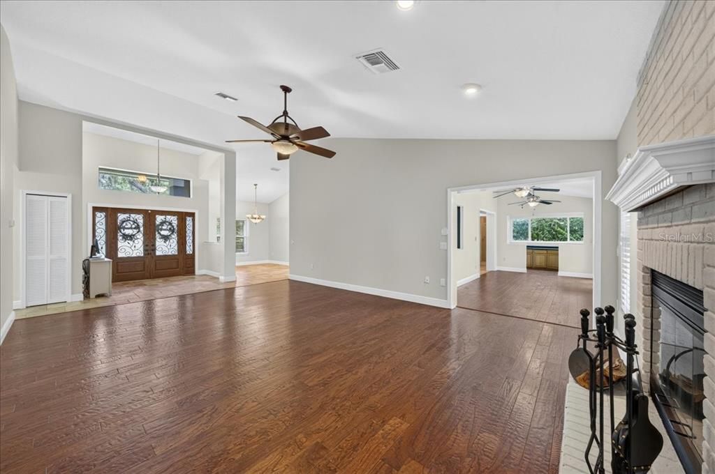 En Venta: $615,000 (3 camas, 3 baños, 2538 Pies cuadrados)