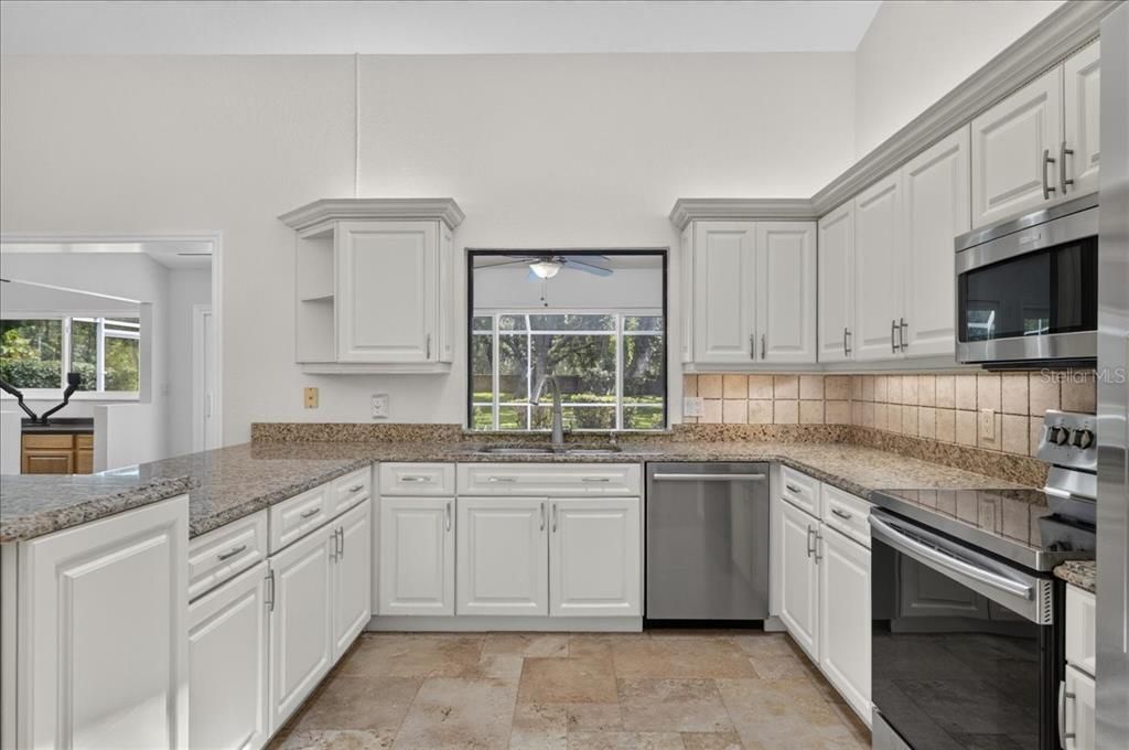 En Venta: $615,000 (3 camas, 3 baños, 2538 Pies cuadrados)