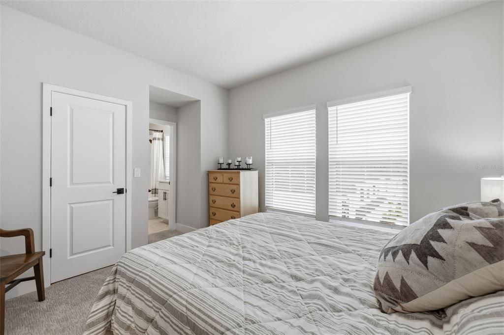 En Venta: $995,000 (3 camas, 3 baños, 2276 Pies cuadrados)