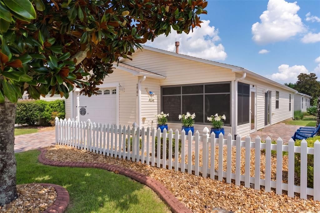 For Sale: $324,000 (2 beds, 2 baths, 1266 Square Feet)