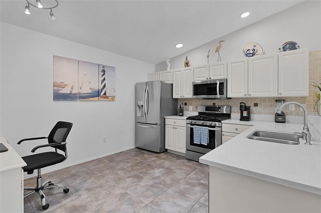 For Sale: $324,000 (2 beds, 2 baths, 1266 Square Feet)