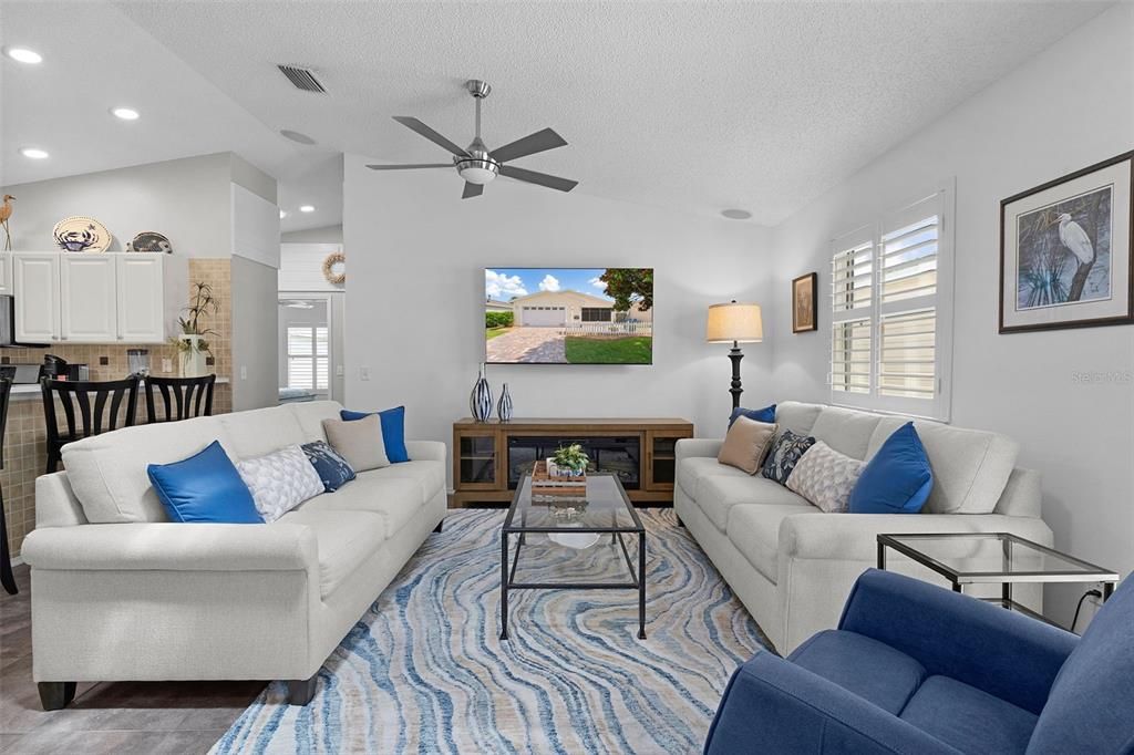For Sale: $324,000 (2 beds, 2 baths, 1266 Square Feet)