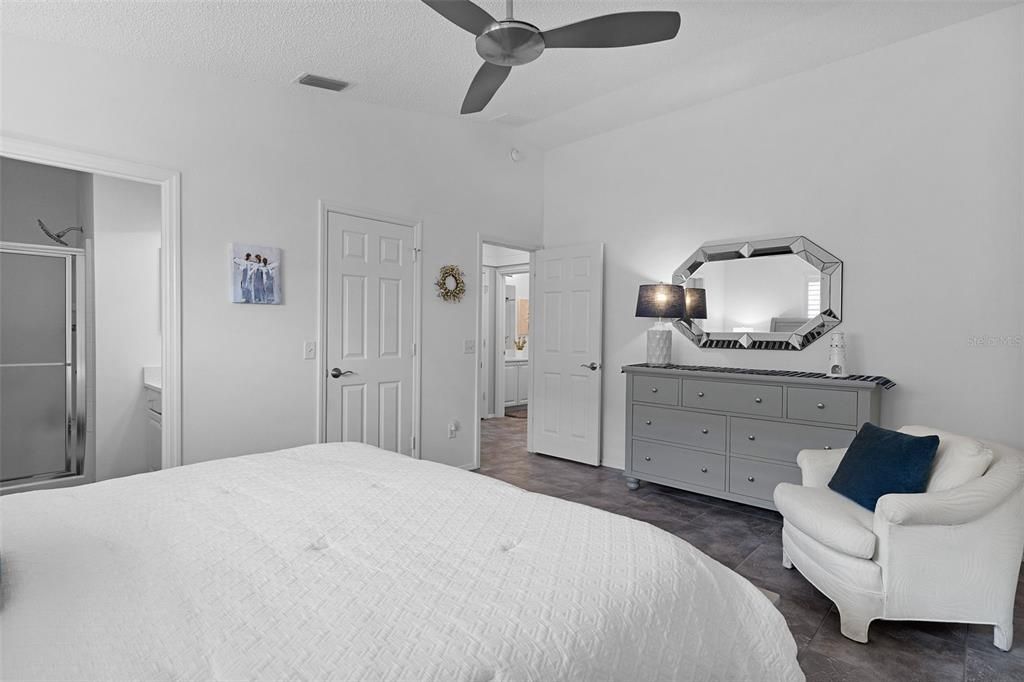 For Sale: $324,000 (2 beds, 2 baths, 1266 Square Feet)