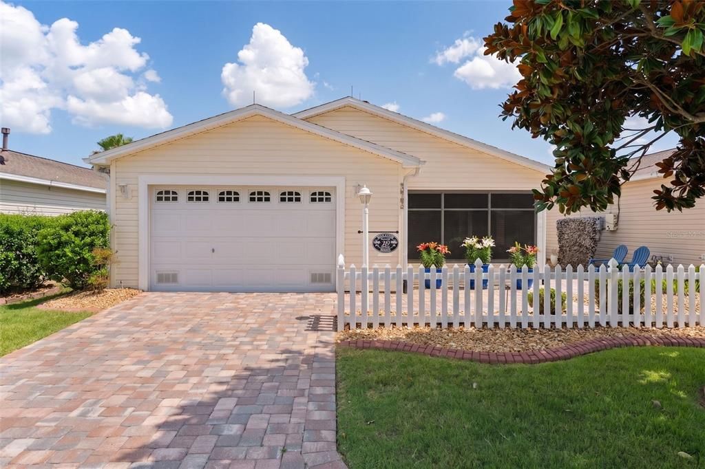 For Sale: $324,000 (2 beds, 2 baths, 1266 Square Feet)