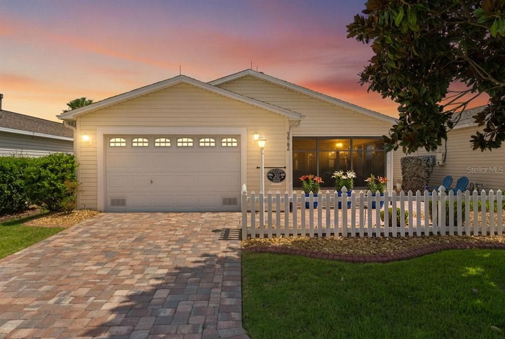 For Sale: $324,000 (2 beds, 2 baths, 1266 Square Feet)