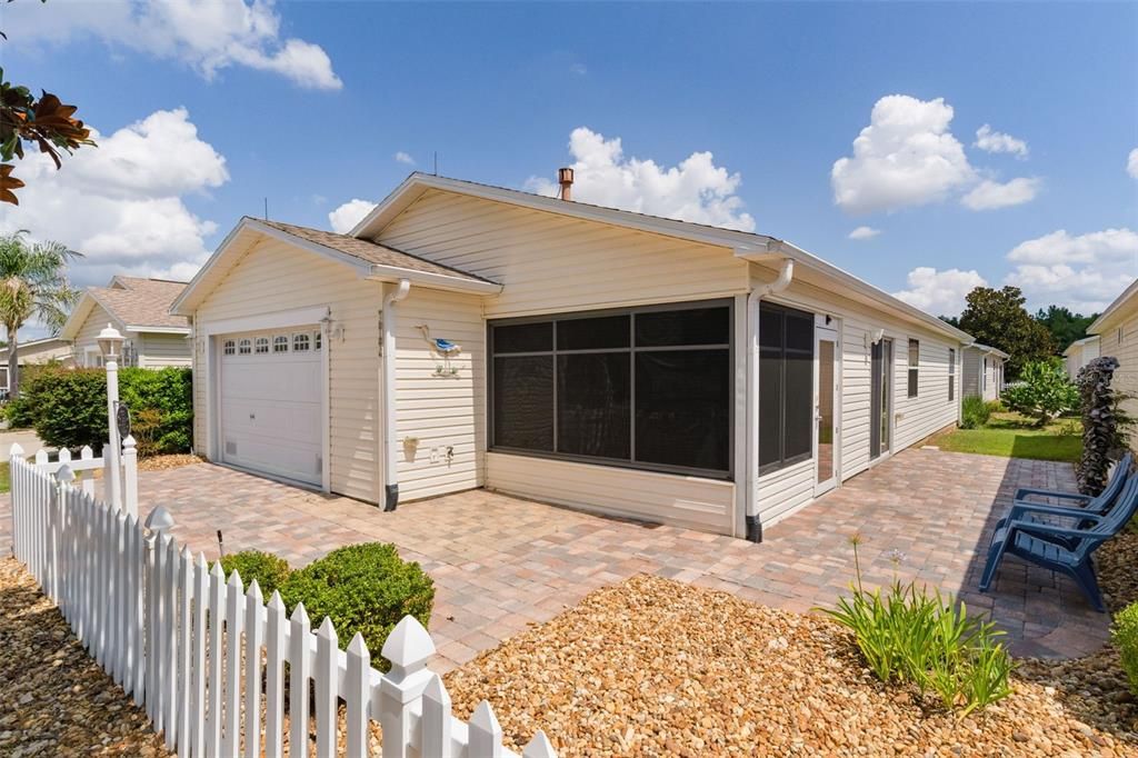 For Sale: $324,000 (2 beds, 2 baths, 1266 Square Feet)